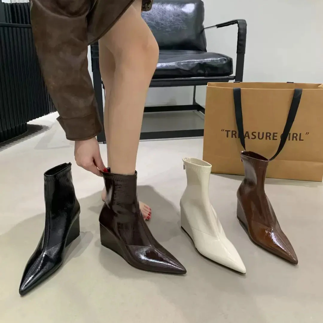 内增高马丁靴女2025新款秋冬气质显瘦尖头坡跟高跟短靴后拉链靴子