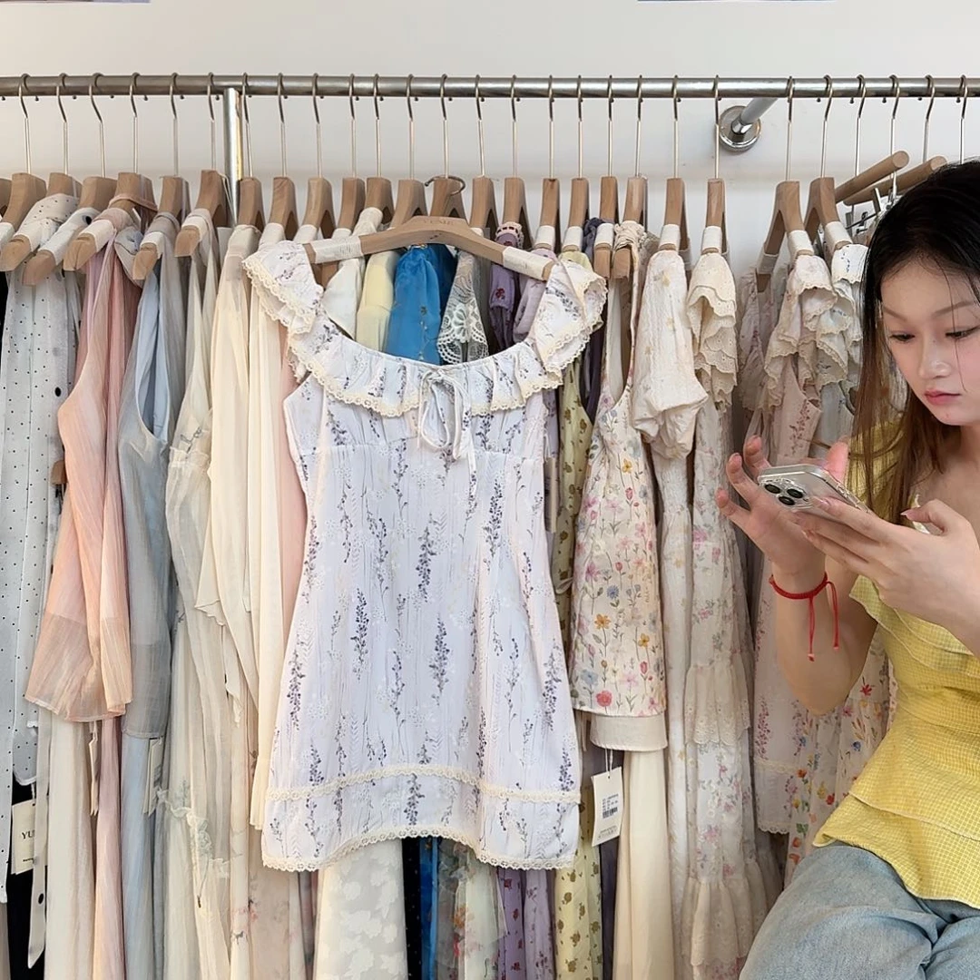 吊带小飞袖短款连衣裙