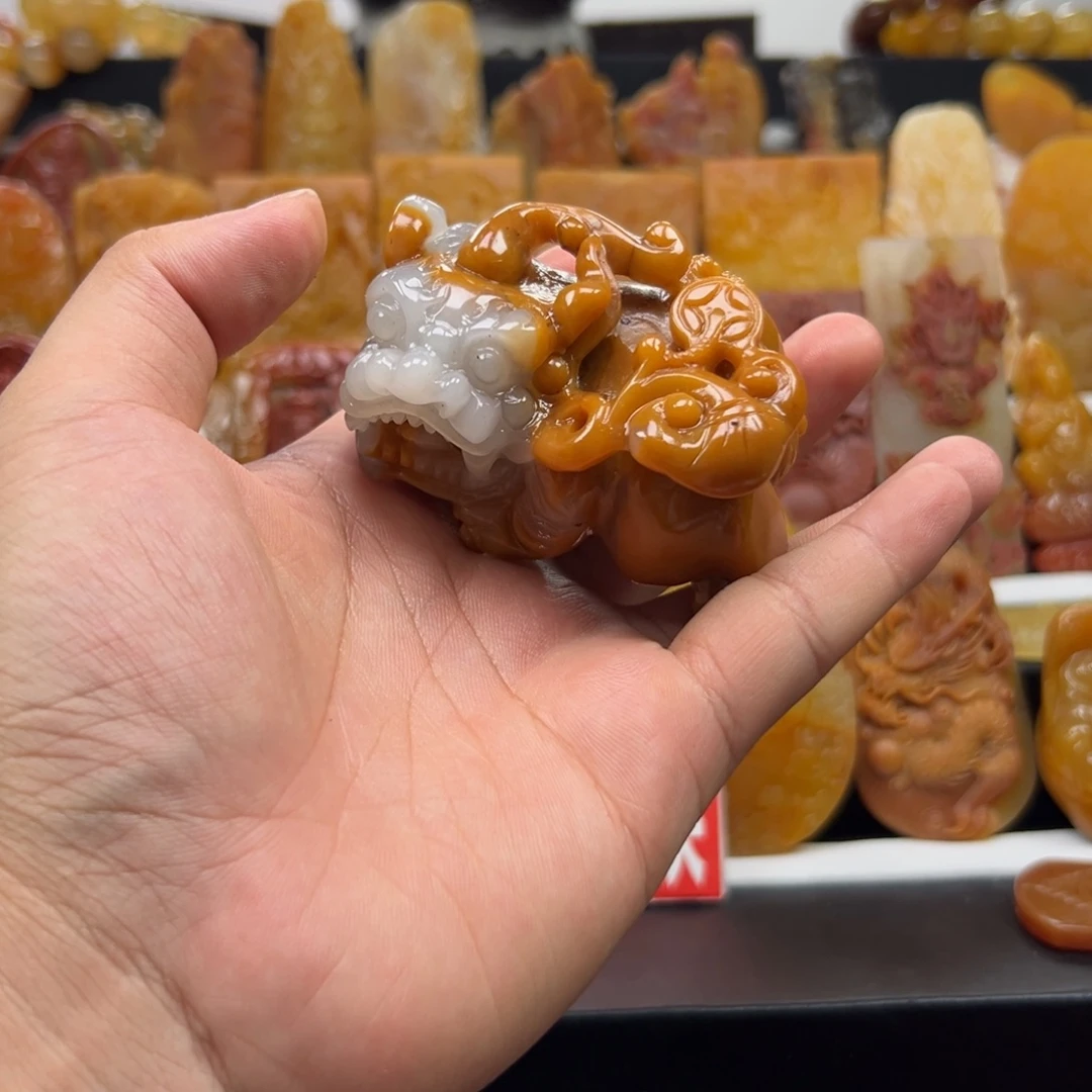 未镶嵌石英质玉（黄龙玉）黄龙玉