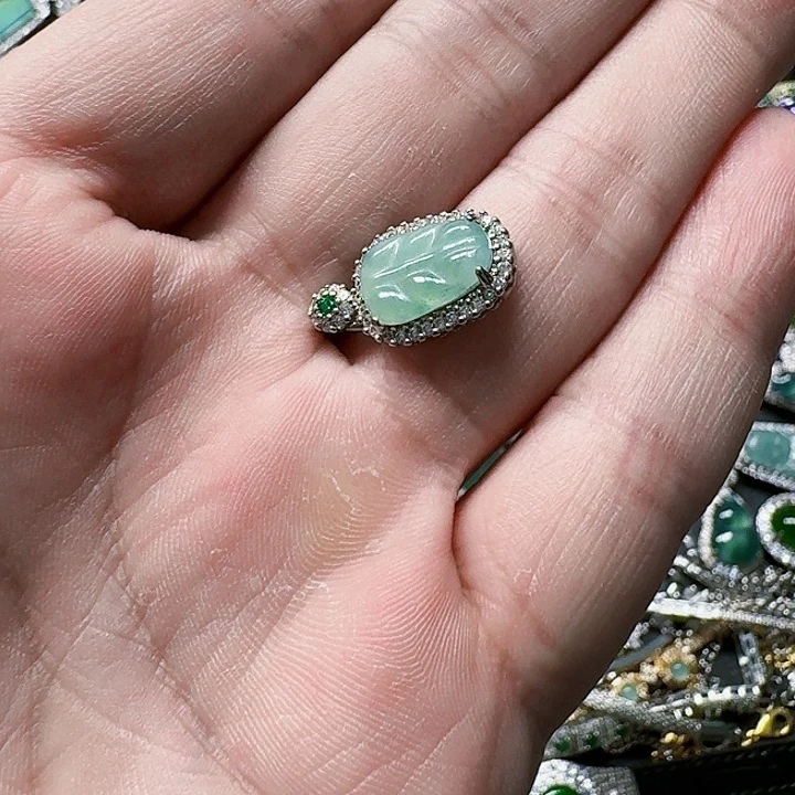 翡翠颈饰未镶嵌天然A货翡翠放漏