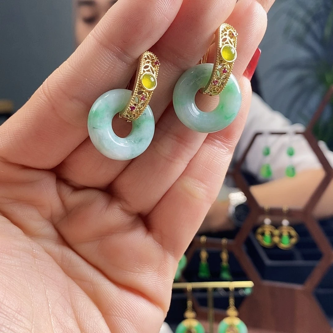 翡翠耳饰未镶嵌翡翠