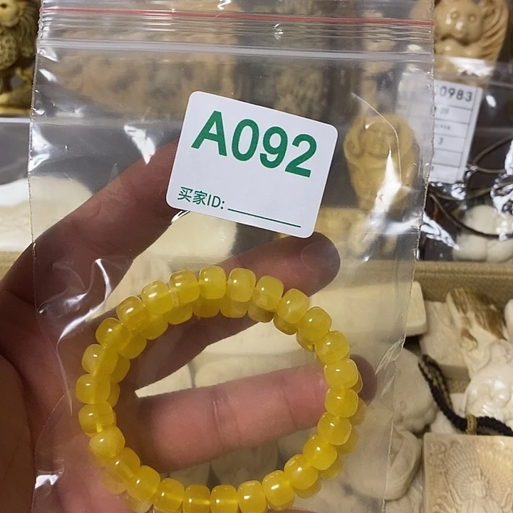 宣****队天然猛犸牙雕刻品