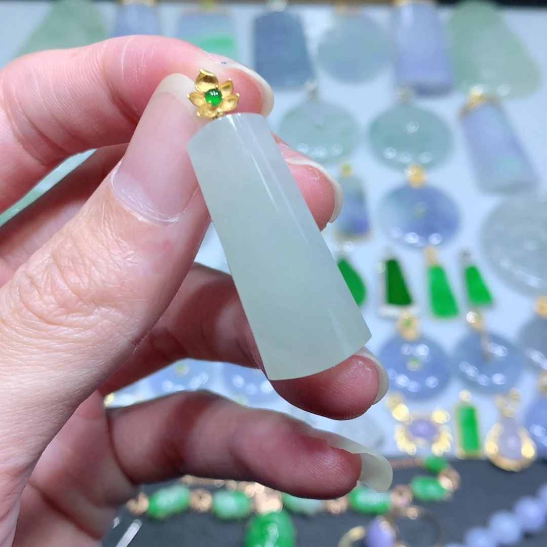 翡翠吊坠(不含链)18K金镶嵌