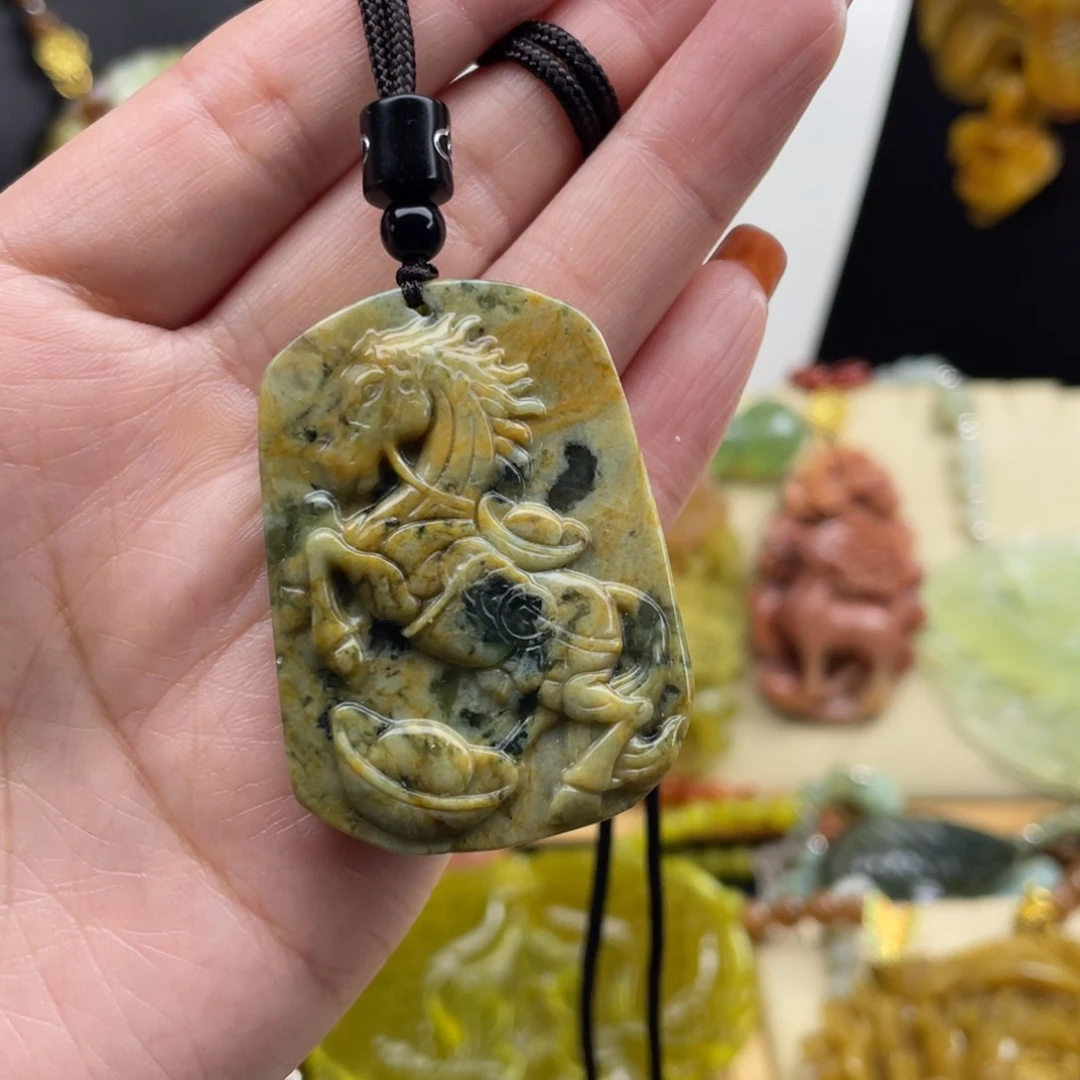 未镶嵌蛇纹石玉颈饰