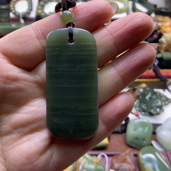 吊坠(赠链)未镶嵌岫岩老玉（透闪石质玉）