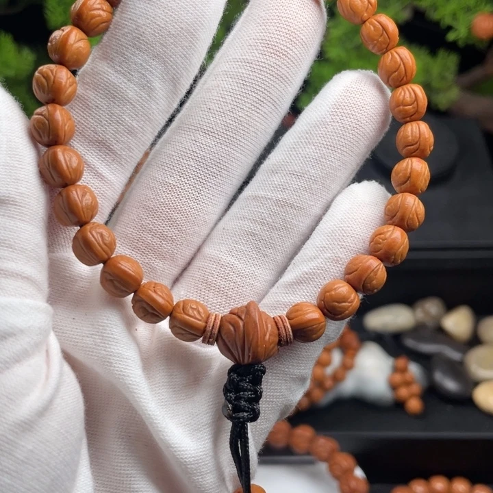 江***哥桃核吊坠玉龙脊手持