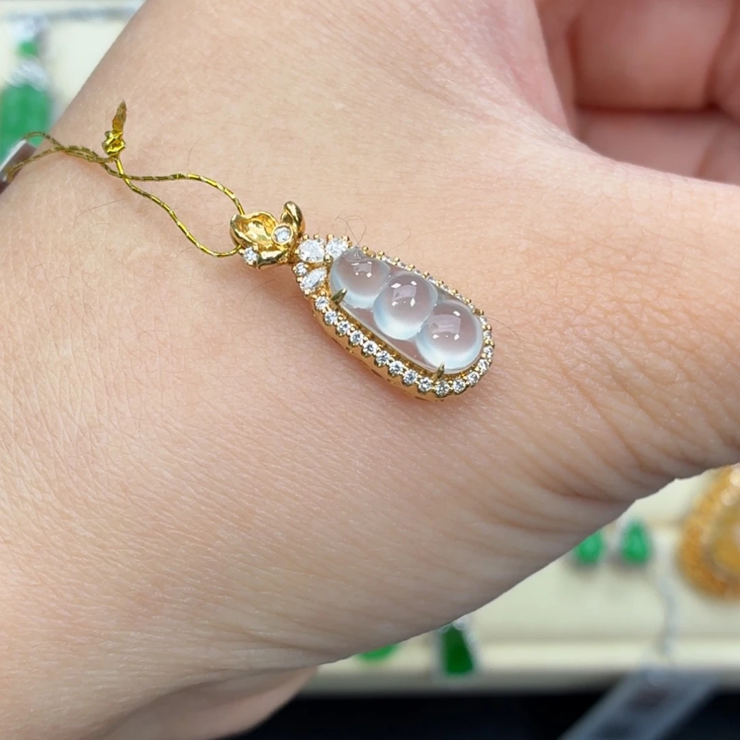 翡翠18K金镶嵌颈饰