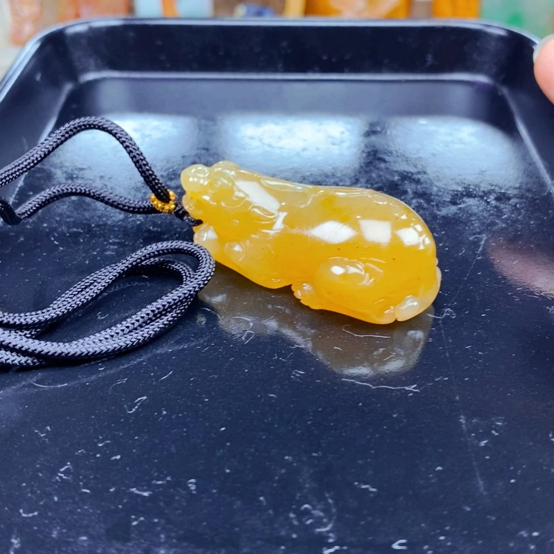 石英质玉（黄龙玉）未镶嵌颈饰