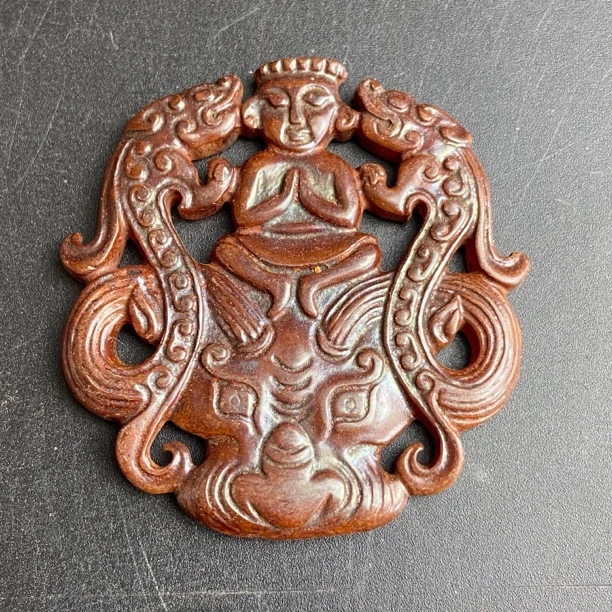 和田玉旧藏螭龙童子牛头兽面（双龙护主）红