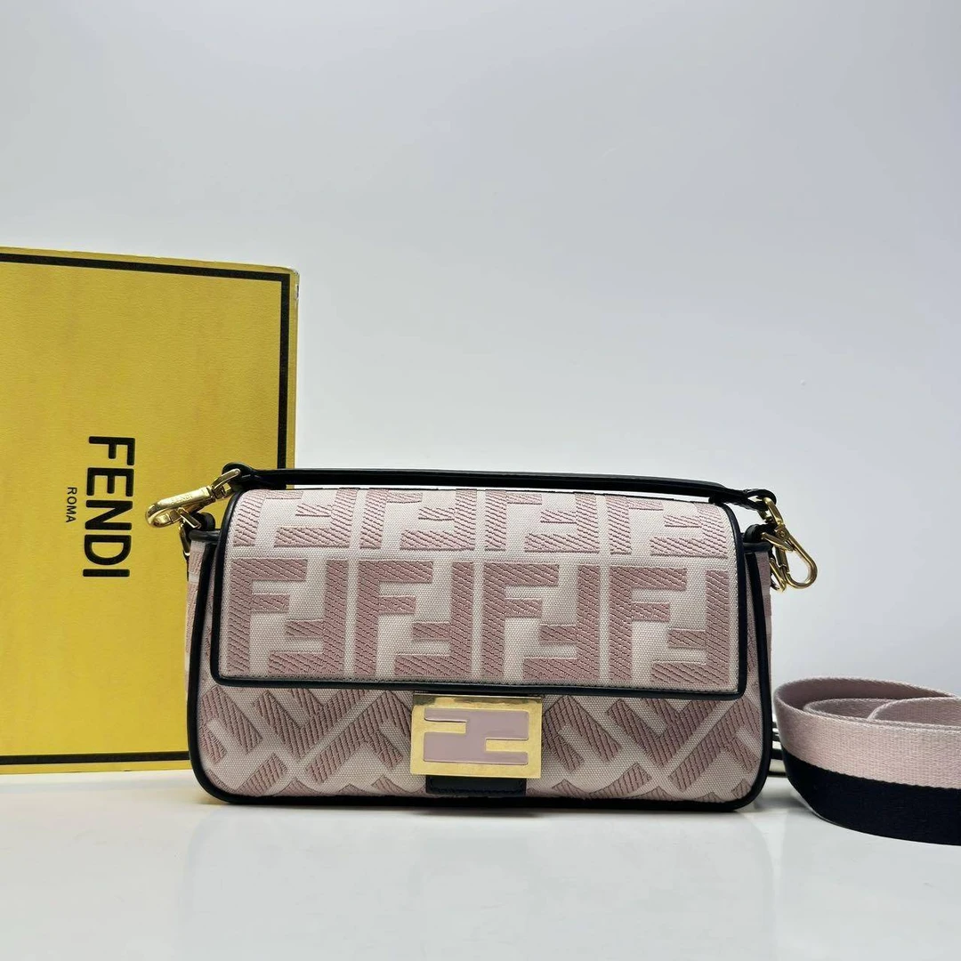 胖虎金金/芬迪/95新/公价0/箱包/斜挎包/312506110097