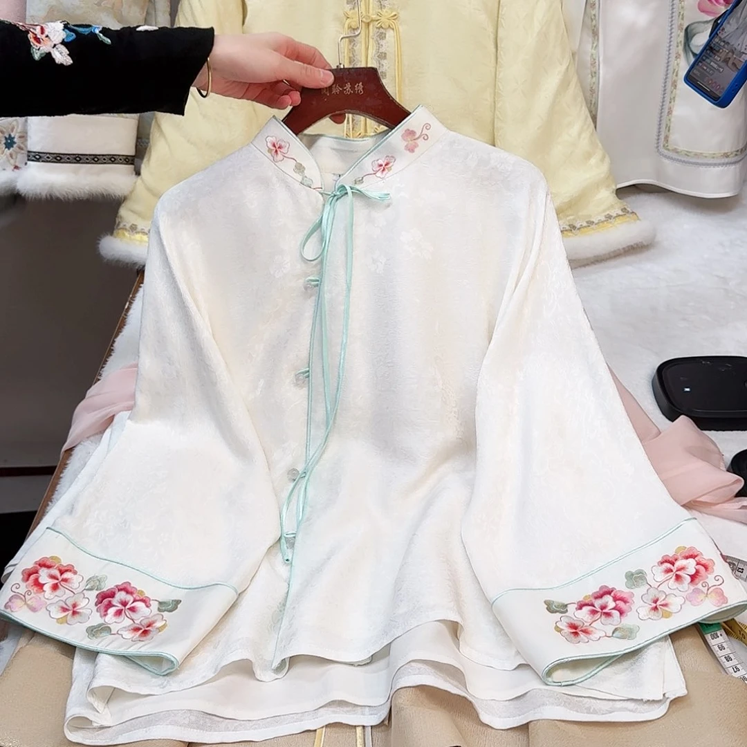 刺绣真丝白色花罗上衣