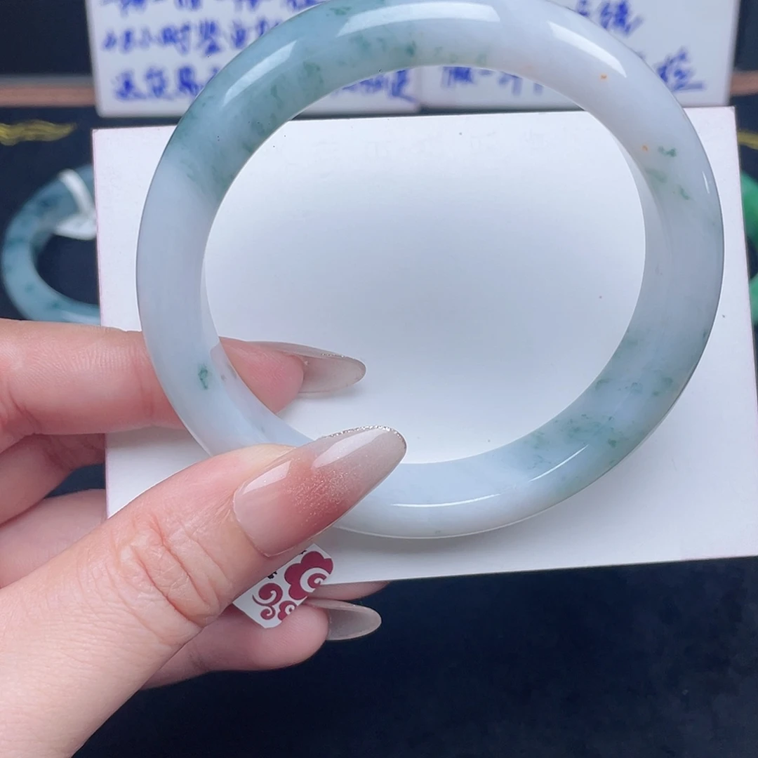 翡翠未镶嵌手镯070