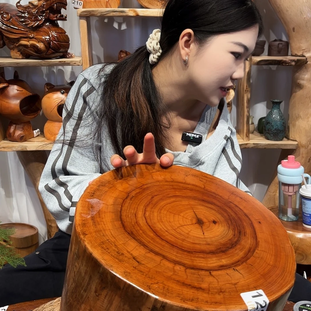 香樟木根雕凳子一物一拍编号128长30宽27高27