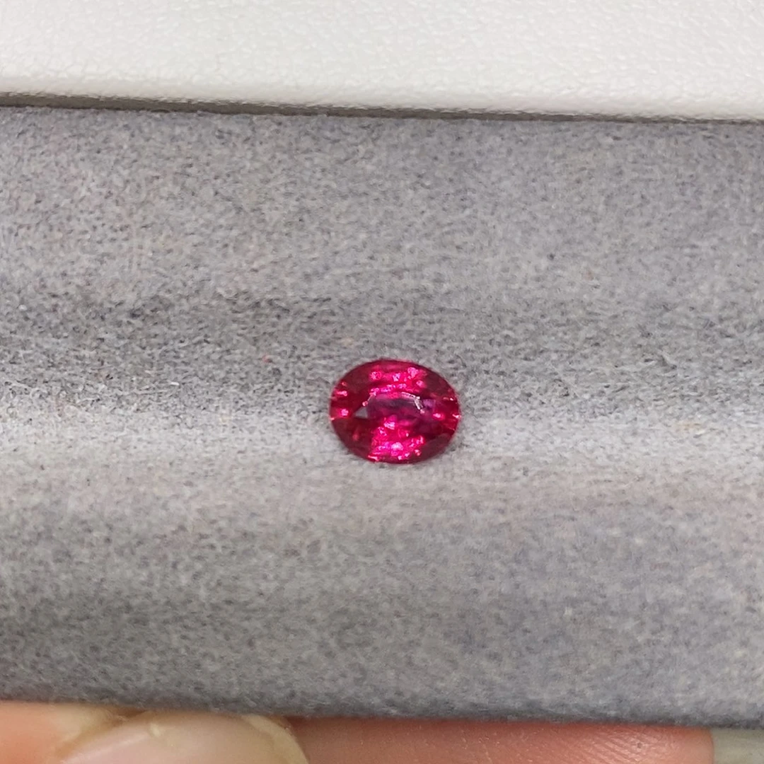 红宝石裸石1.07克拉天然无烧玻璃体满火彩鸽血红红宝石带主证