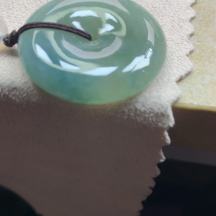 翡翠颈饰未镶嵌吊坠