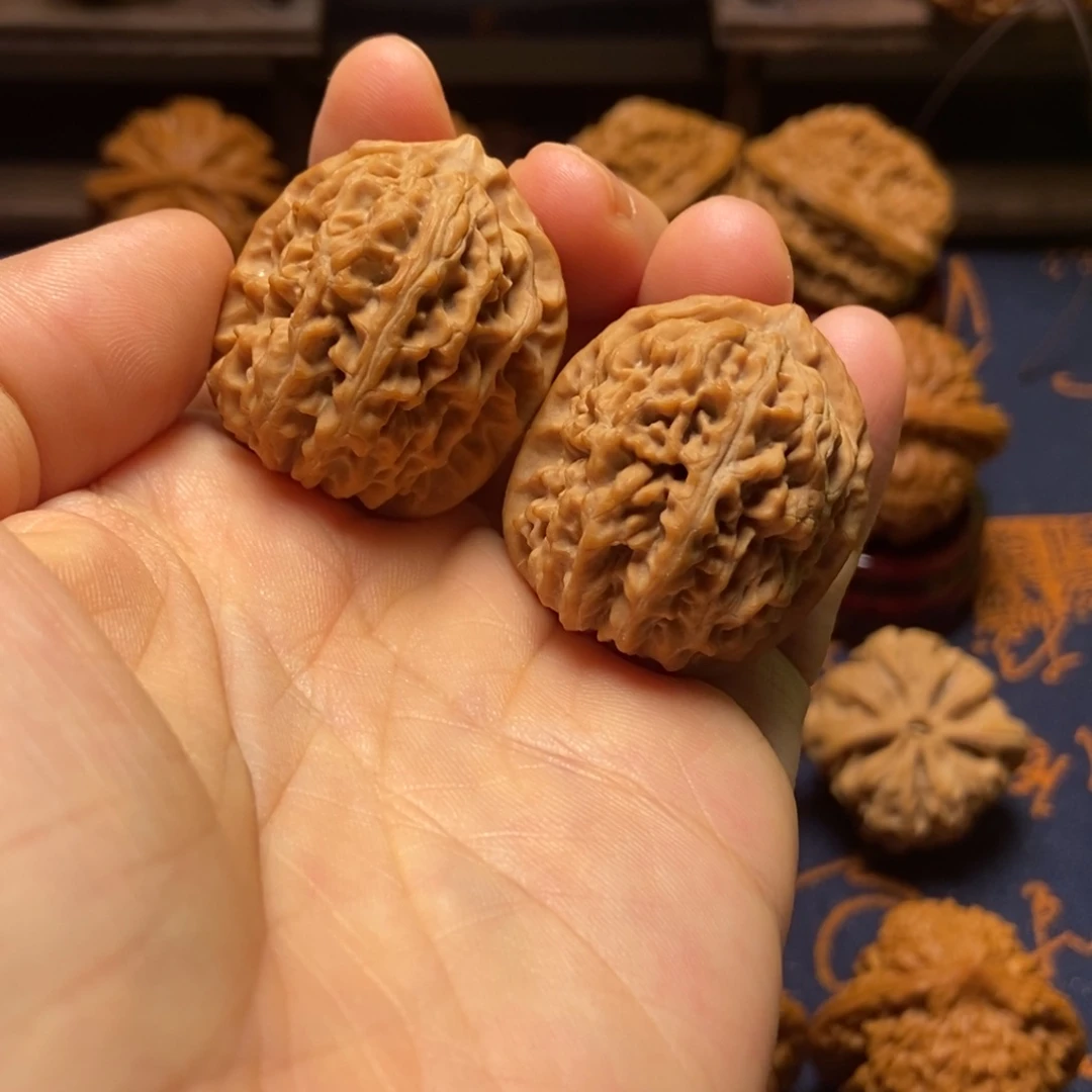 文玩核桃把件全品荔枝纹尺寸31