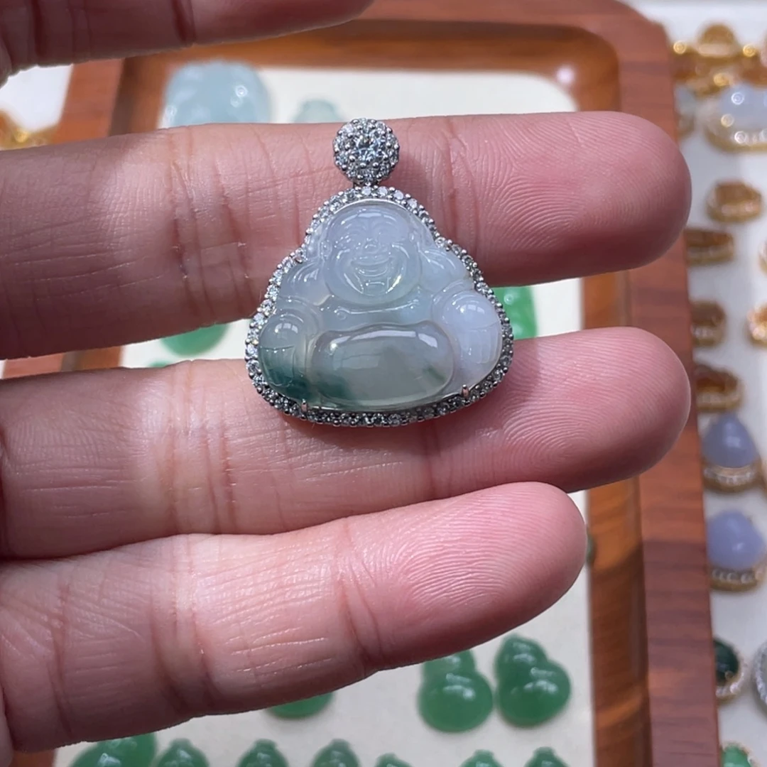 陈***笙翡翠银S925镶嵌颈饰