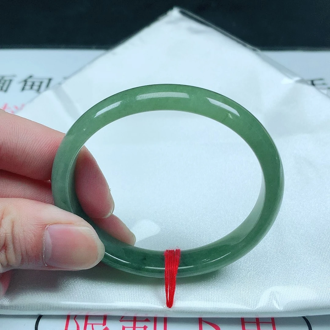 翡翠手镯未镶嵌圈54贵