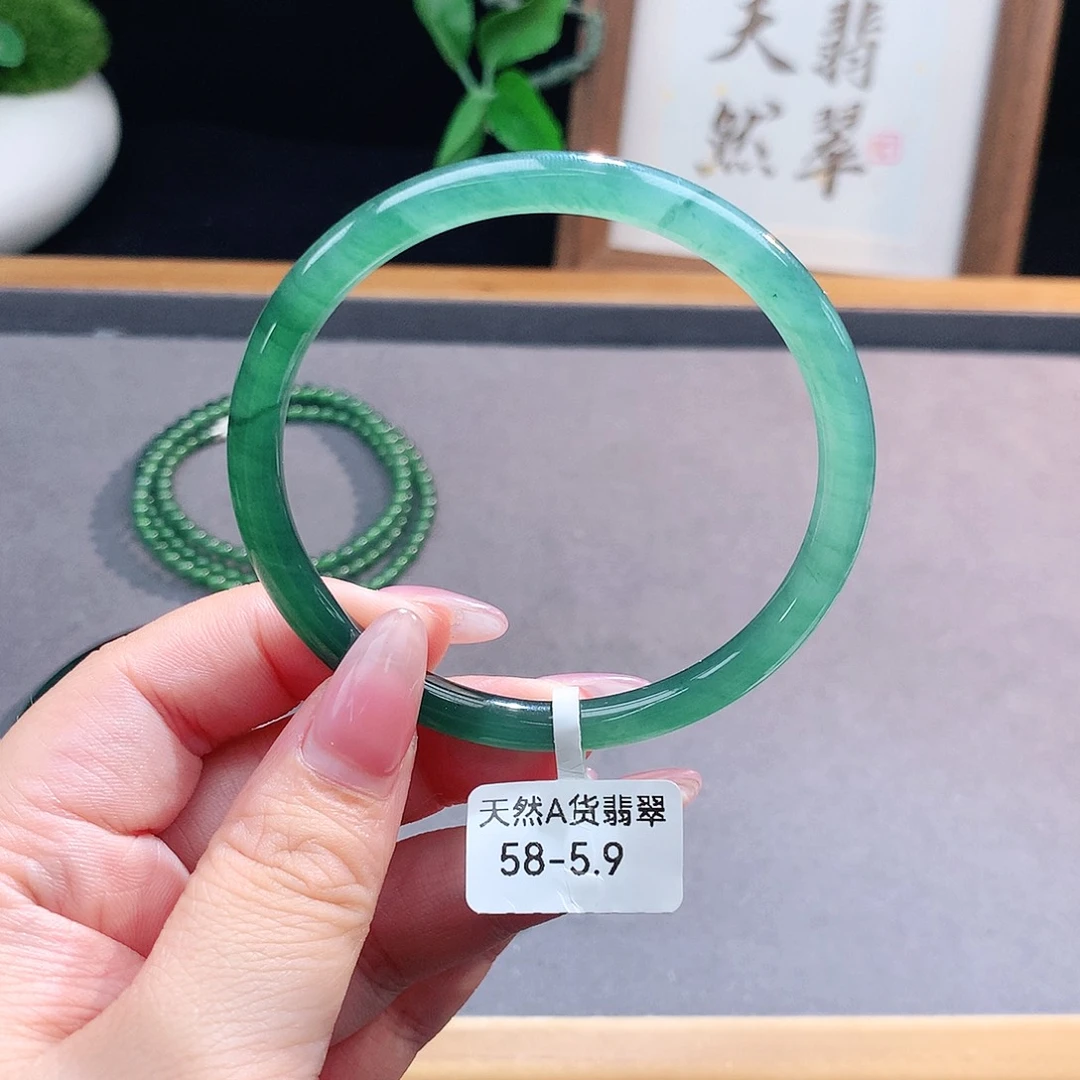 未镶嵌手镯（圆镯）翡翠