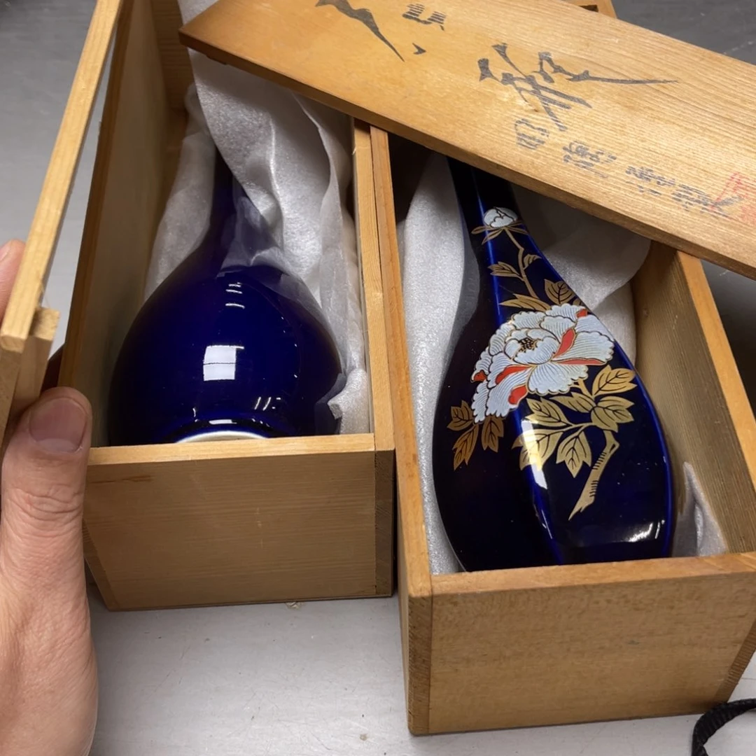 瓷片邓*儒密密麻麻地排列着一个大