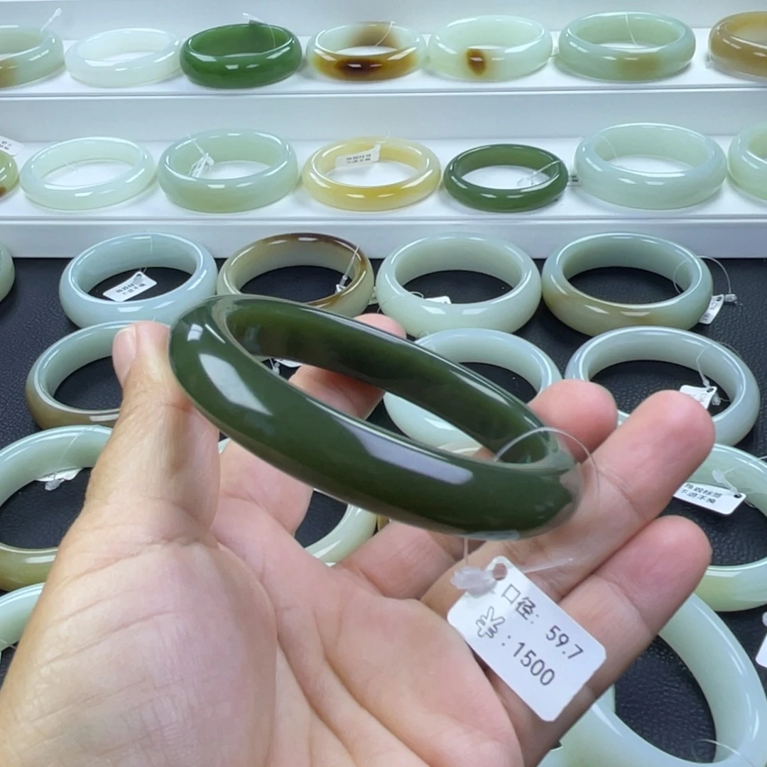 和田玉未镶嵌手镯