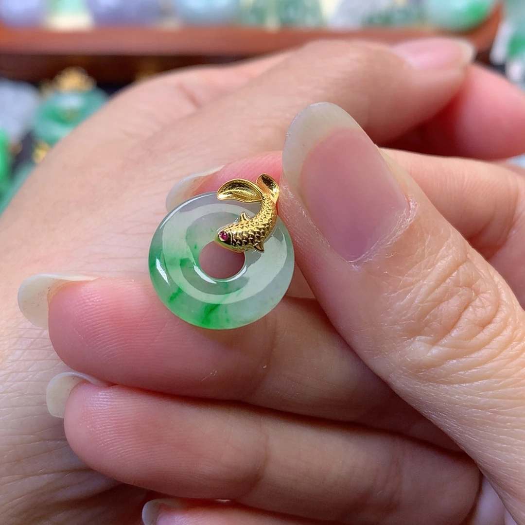 【闪购商品】吊坠(赠链)18K金镶嵌翡翠