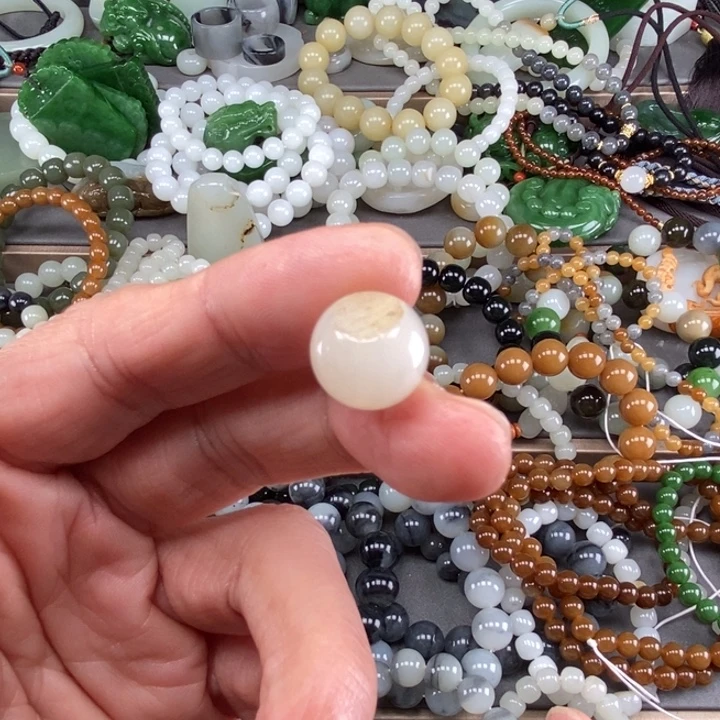 拉***多和田玉未镶嵌挂件