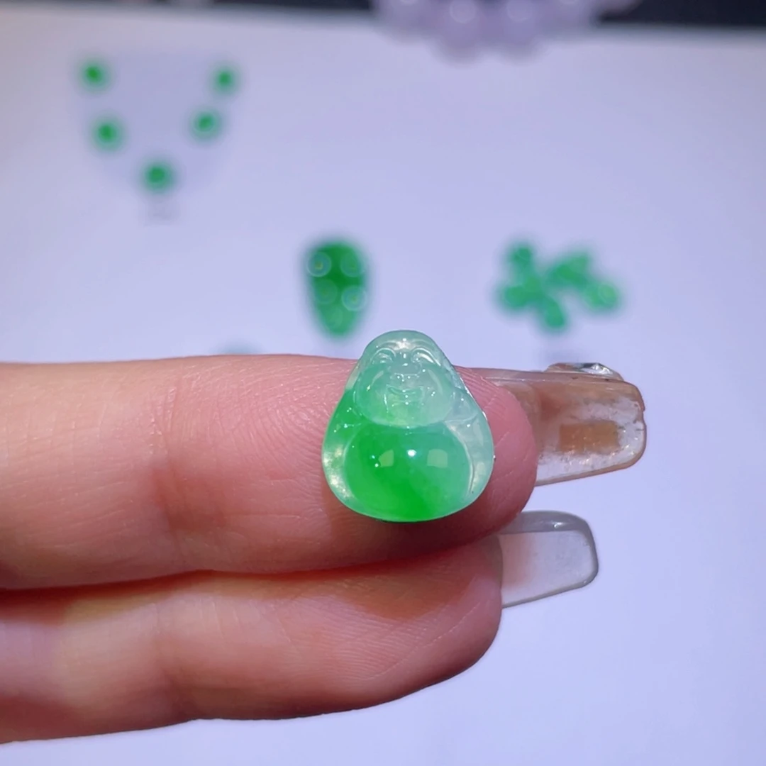 翡翠未镶嵌颈饰裸石