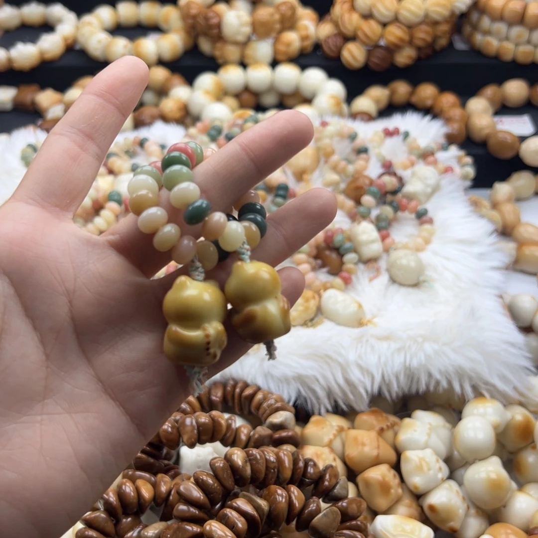 吊坠白玉菩提瑕疵