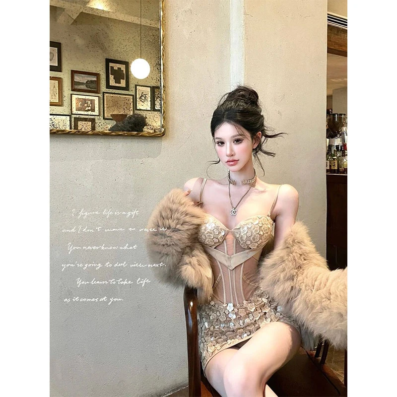 2025秋冬新款贵气宽松保暖毛毛外套配性感千金感吊带连衣裙两件套