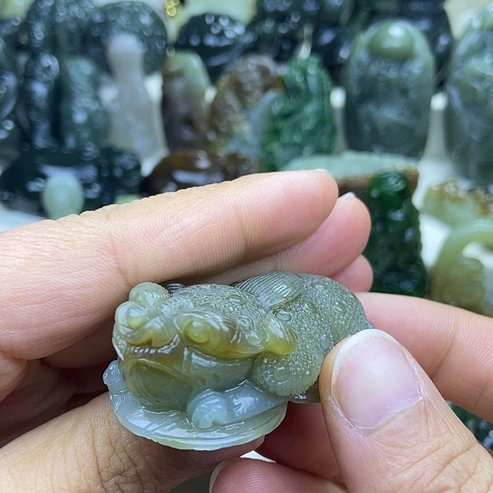 南***柯和田玉未镶嵌颈饰