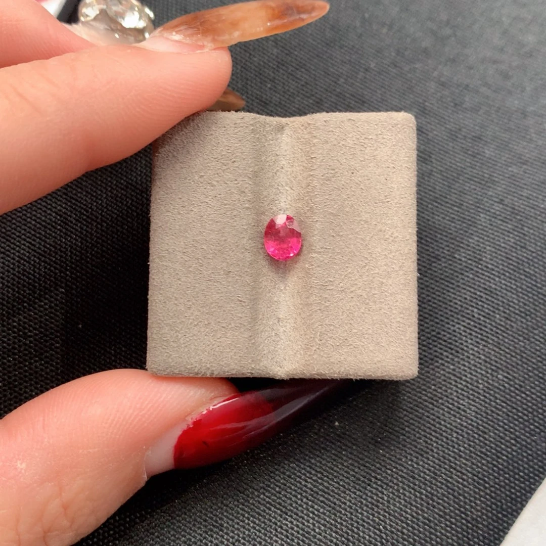 碧玺珠宝半成品未镶嵌热粉卢比来 0.6ct