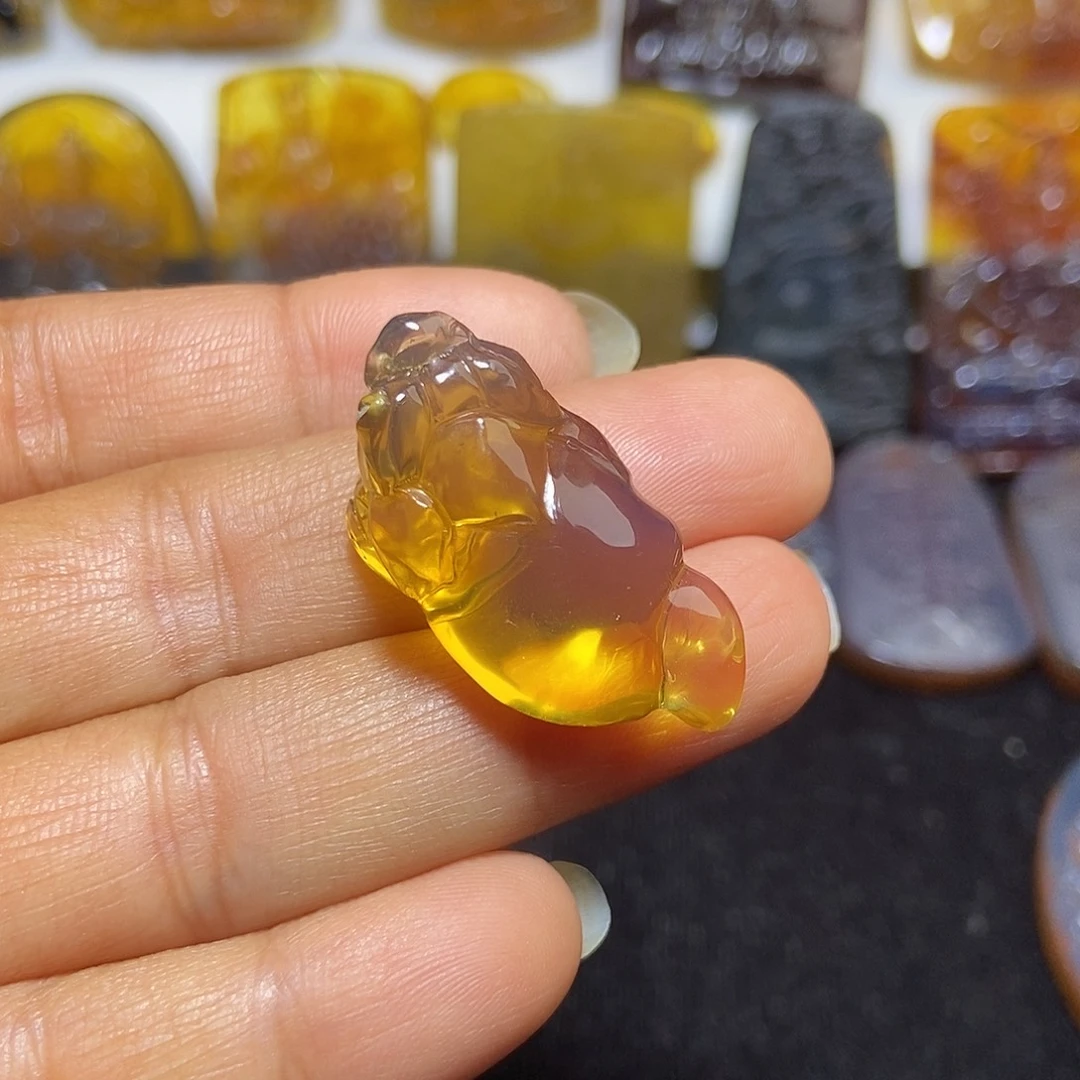 琥珀未镶嵌颈饰缅甸天然琥珀吊坠