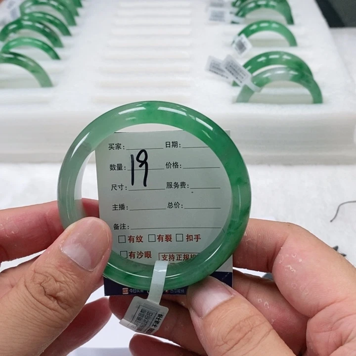 石英质玉未镶嵌手镯