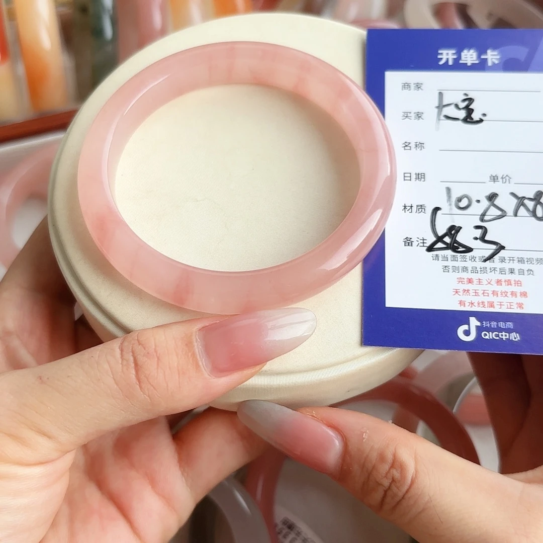 大***毅石英质玉手镯未镶嵌