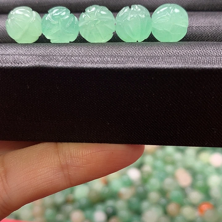 丹***创石英质玉未镶嵌颈饰50粒