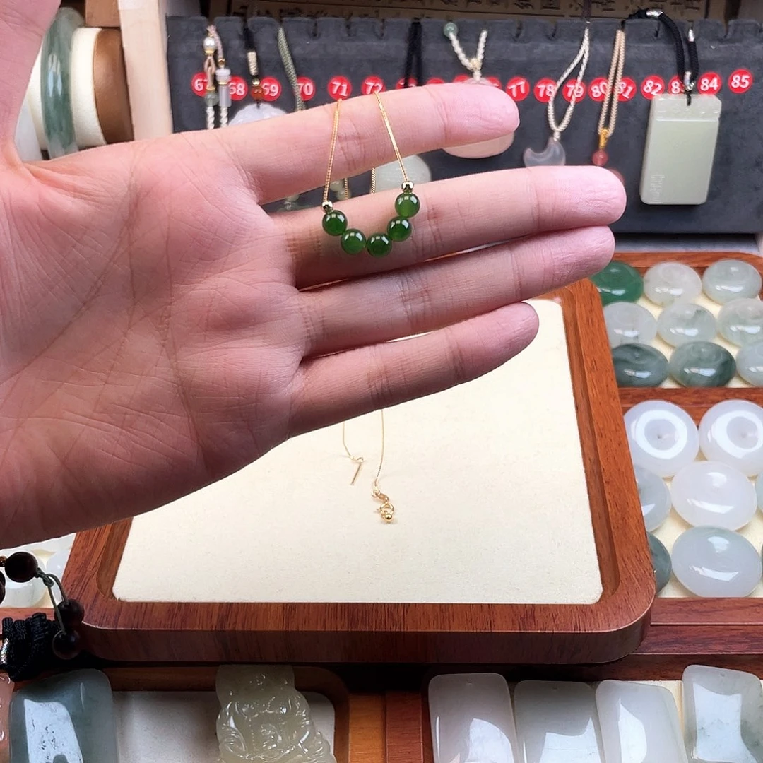 石英质玉合金颈饰