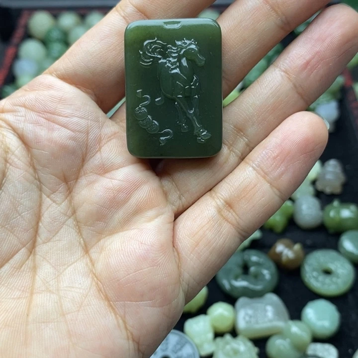 颈饰未镶嵌和田玉