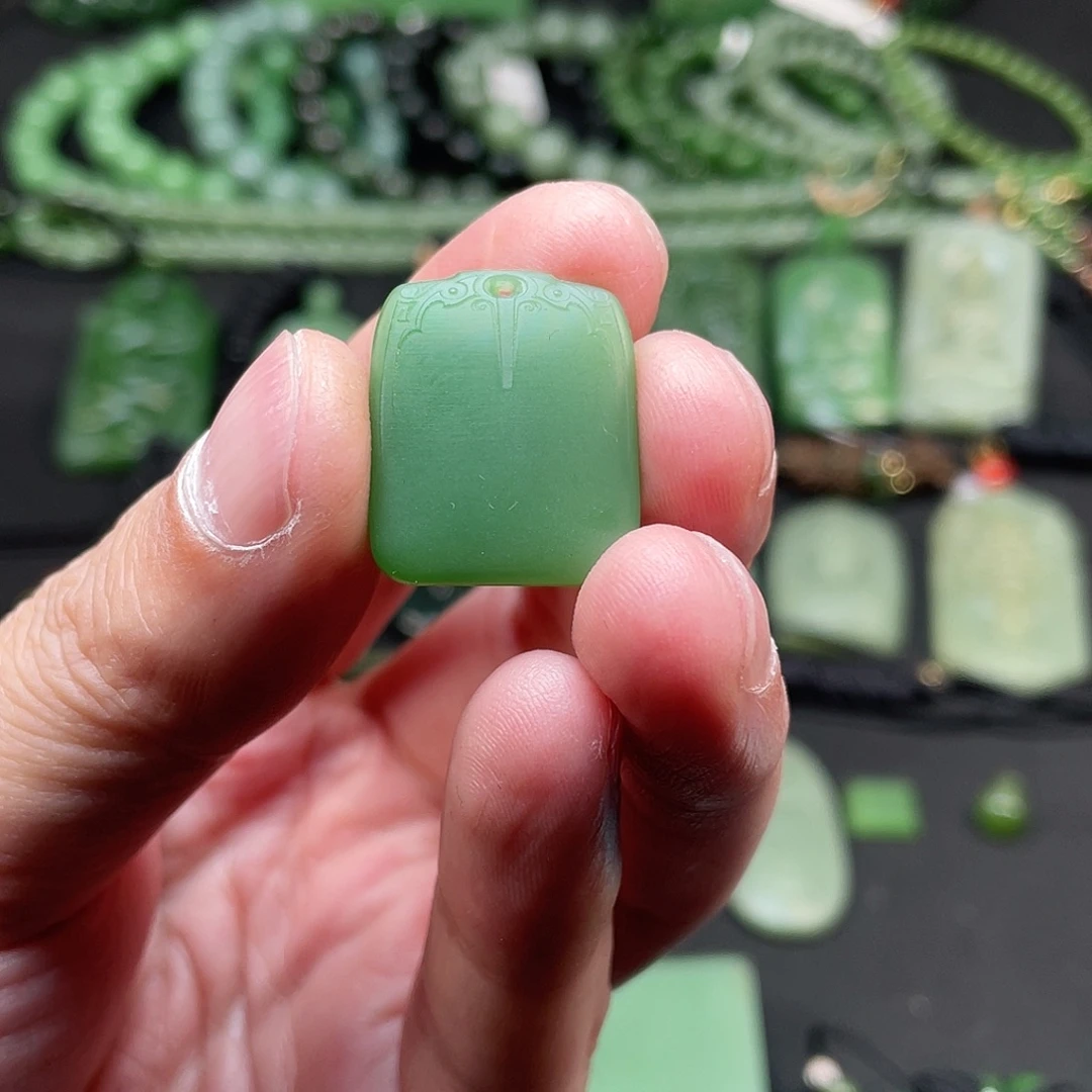 和田玉（碧玉）未镶嵌颈饰