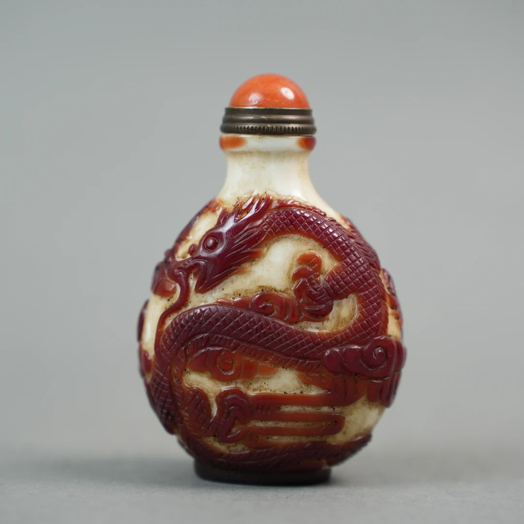 Tgz29 清代 料器浮雕双龙戏珠鼻烟壶