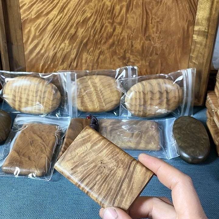 【闪购商品】z****6金丝楠木无事牌吊坠