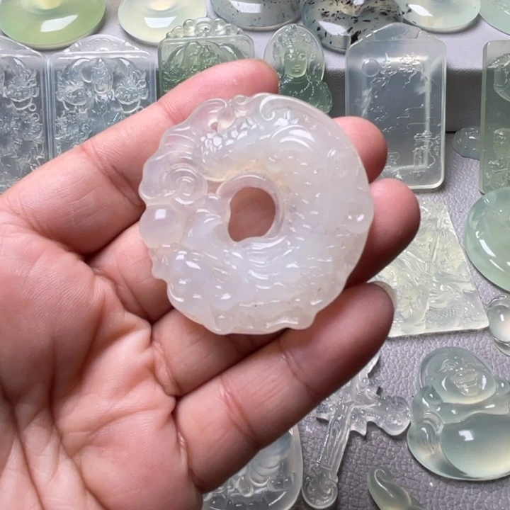 岫玉未镶嵌吊坠(赠链)