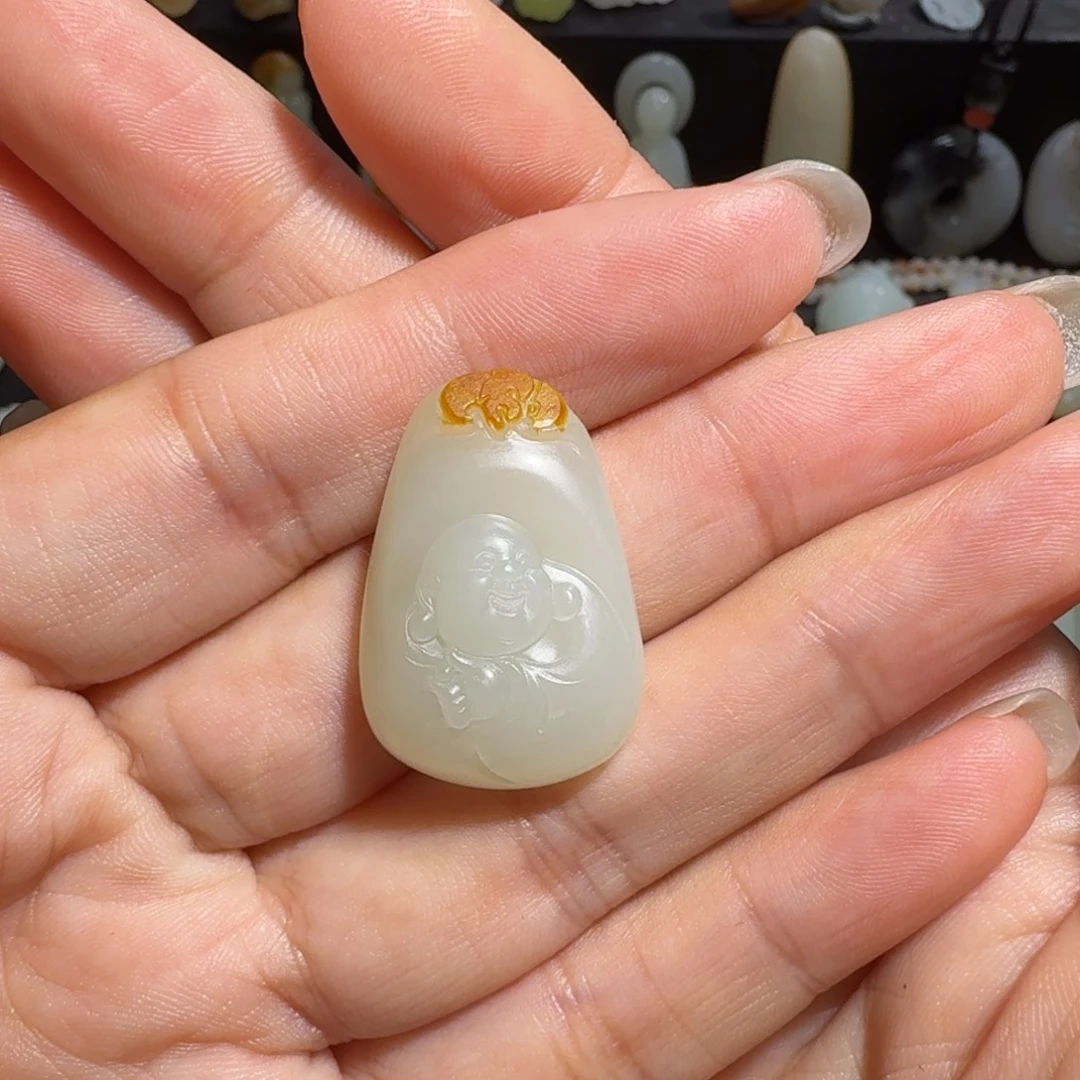 一***@和田玉未镶嵌颈饰