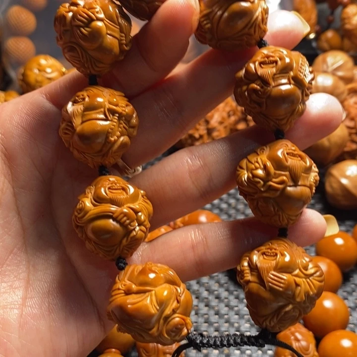 橄榄核吊坠八宝财神