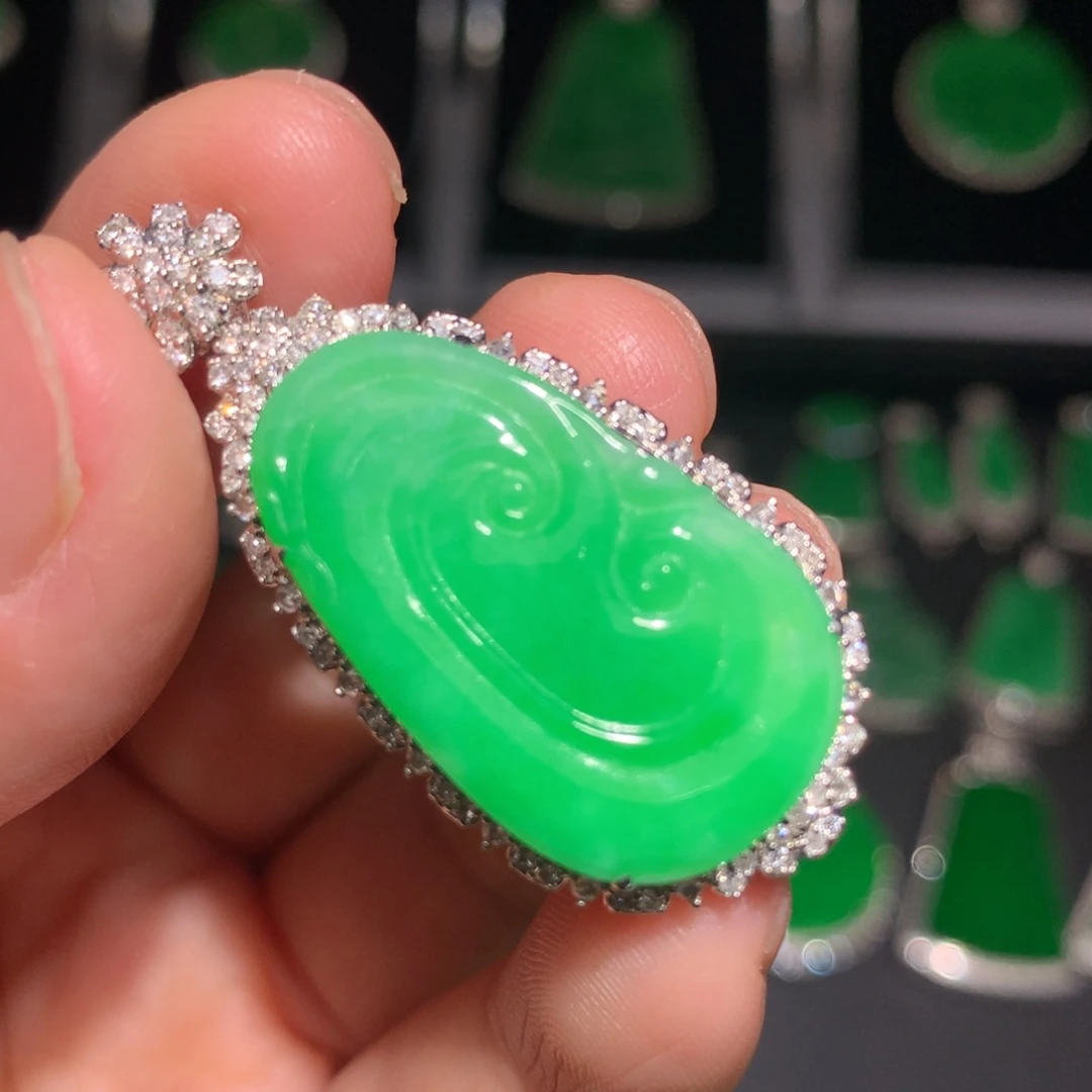 翡翠颈饰18K金镶嵌翡翠