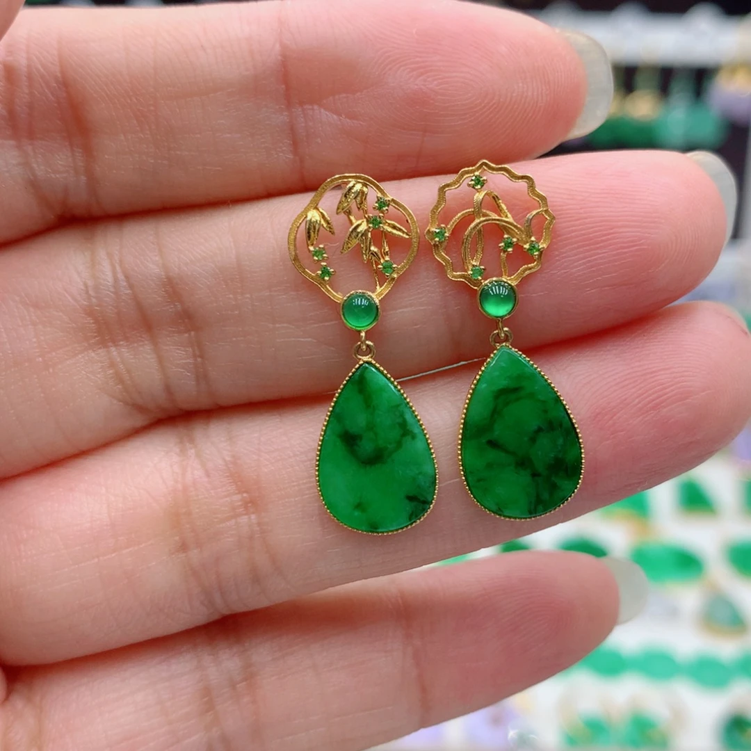 18K金镶嵌翡翠耳饰