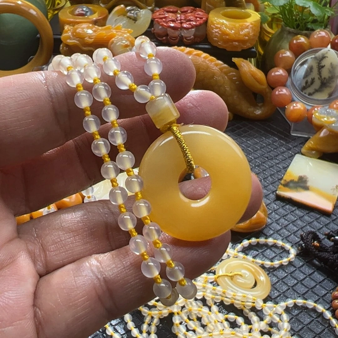 石英质玉未镶嵌颈饰