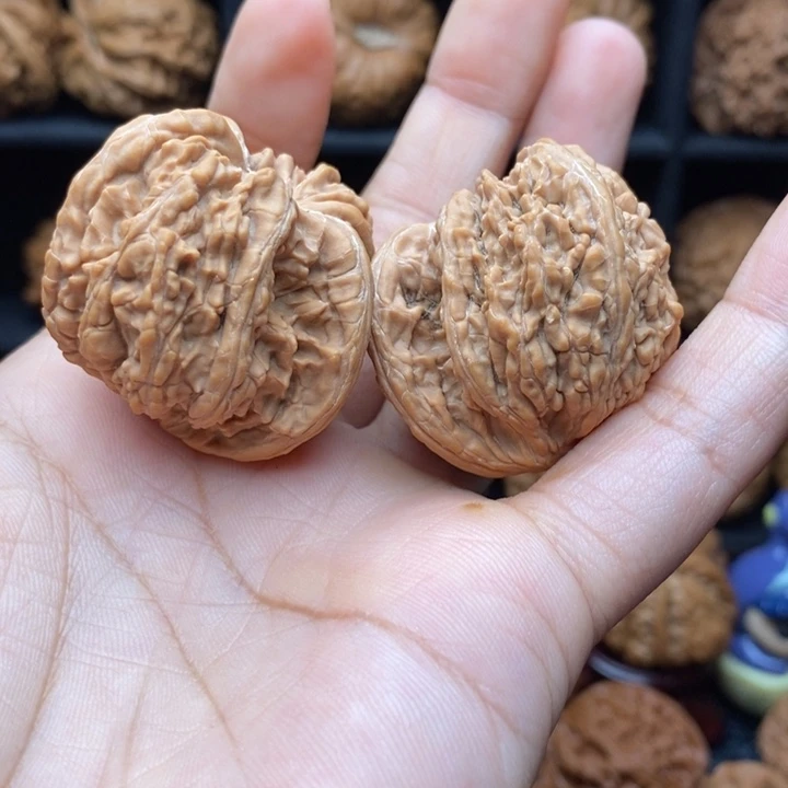 ****婲龙脊菩提吊坠密纹狮子头