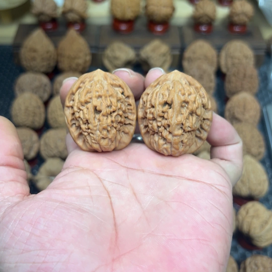 把件文玩核桃咩**_全品38精对莲花虎头3802