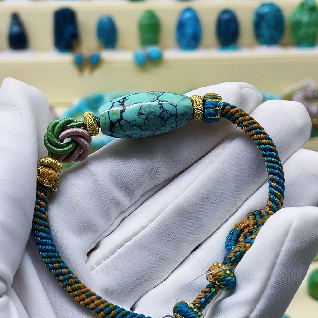 绿松石颈饰未镶嵌